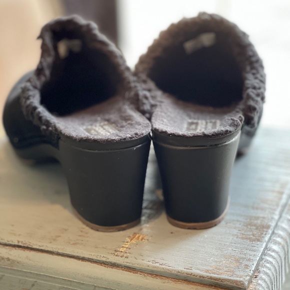 Crocs Clogs - Picture 3 of 4